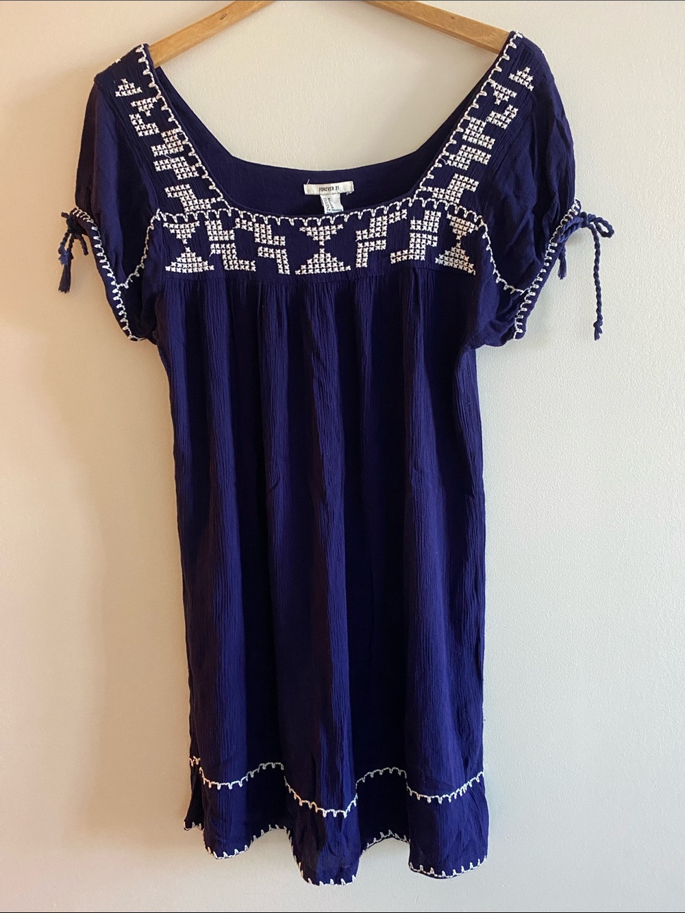 🎀3 for $19 ✨Forever 21 Navy Mini Dress with White Embroidery